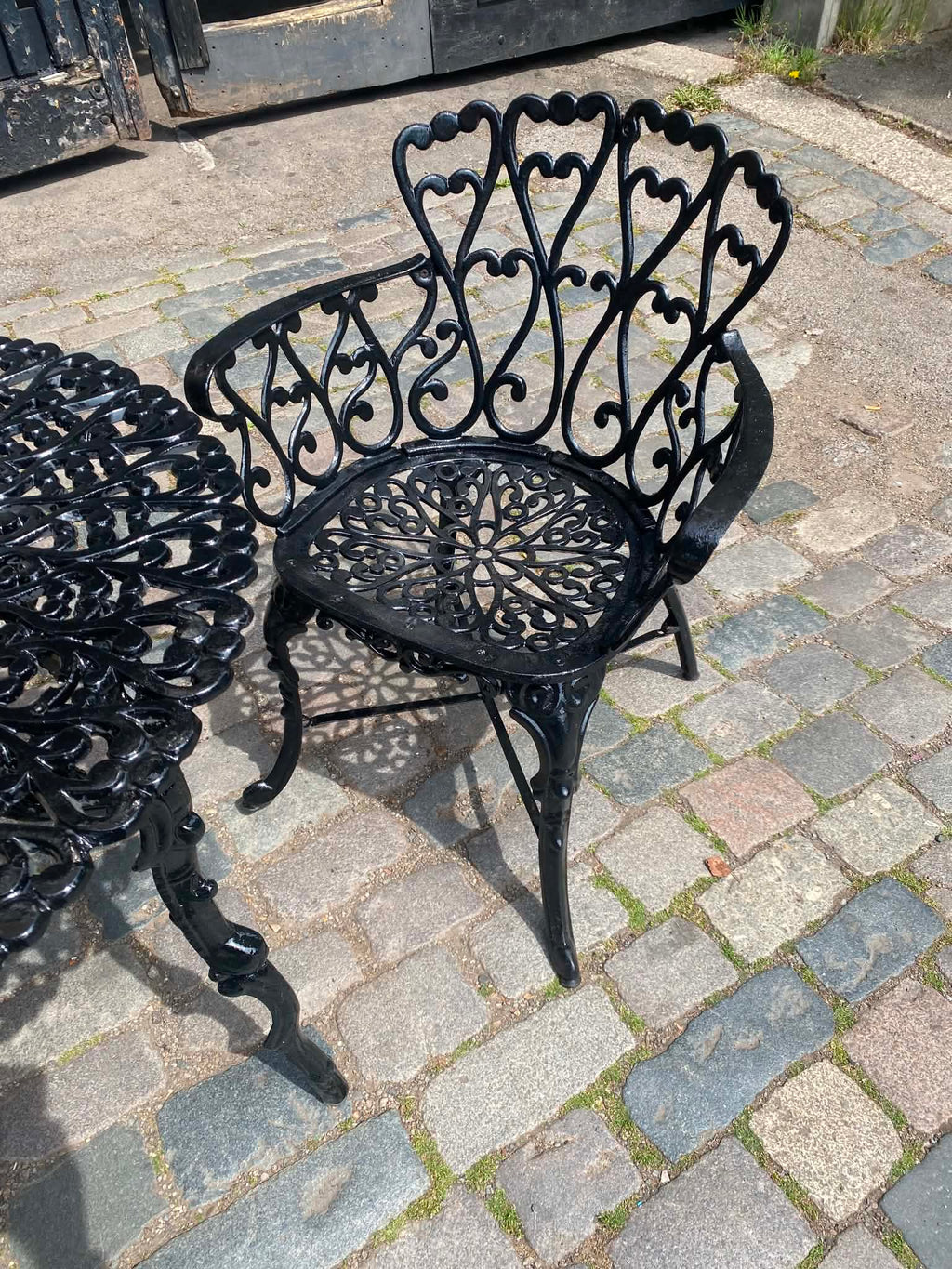 Victorian cast iron table & 4 chairs