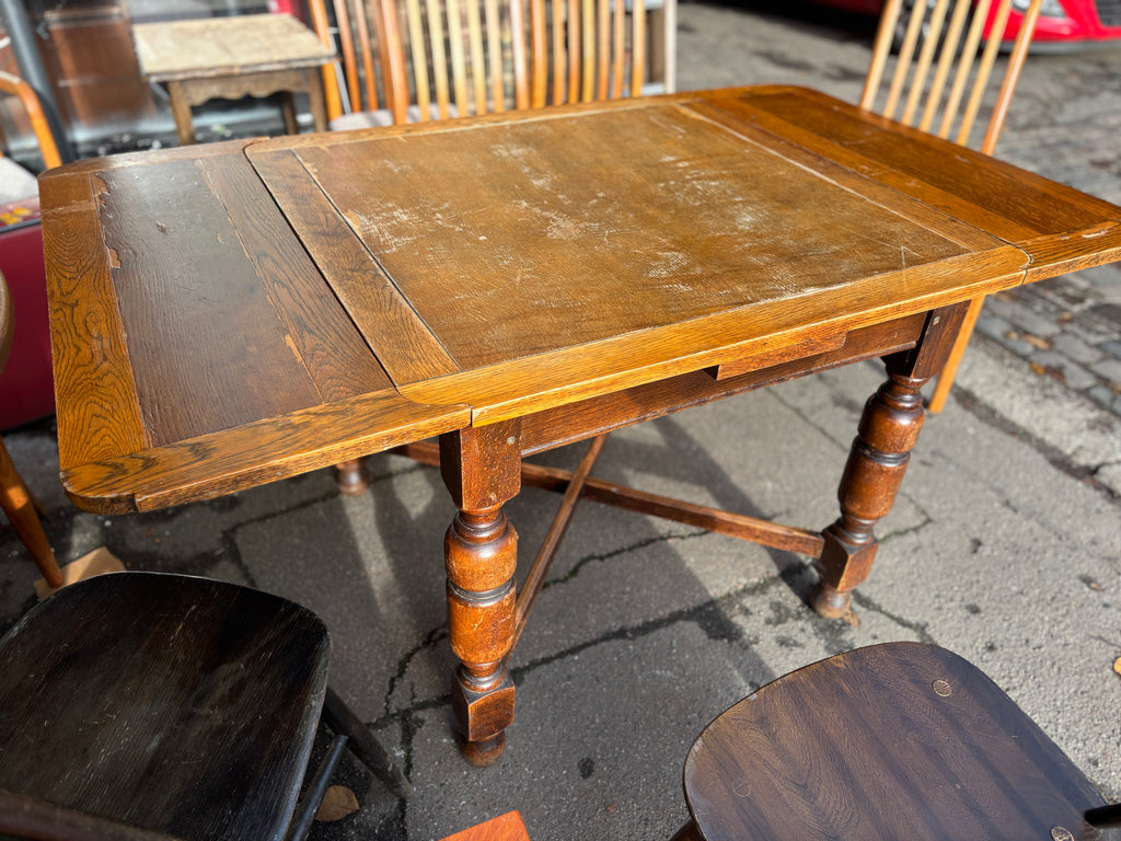 Antique oak draw leaf table