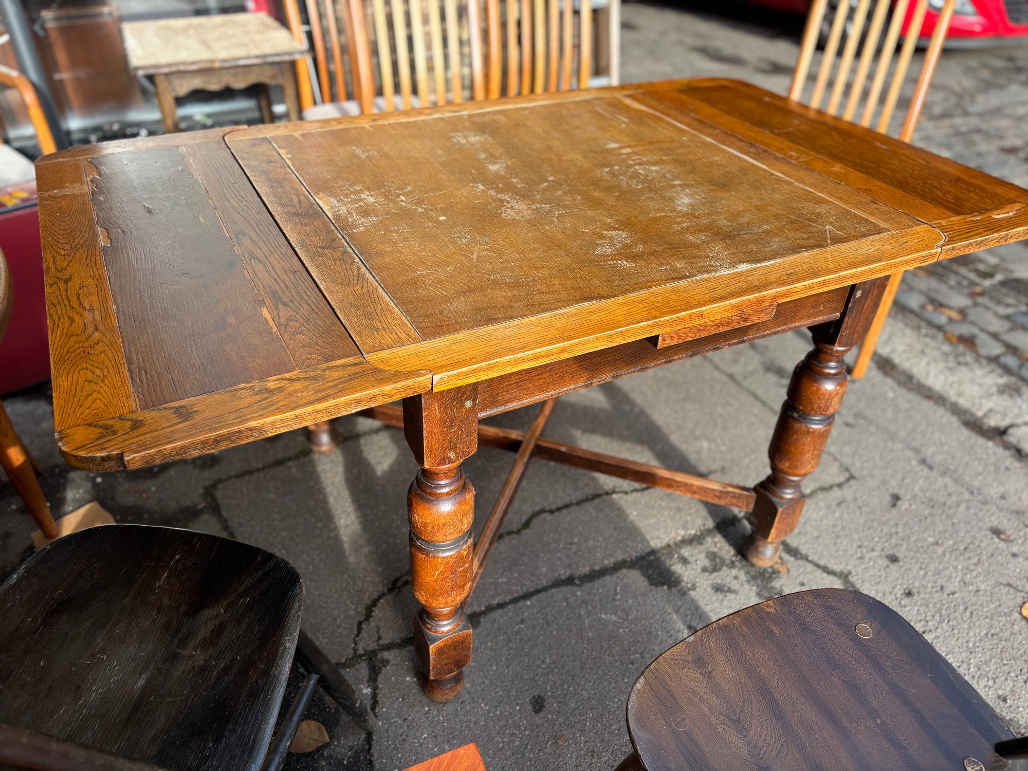 Antique oak draw leaf table