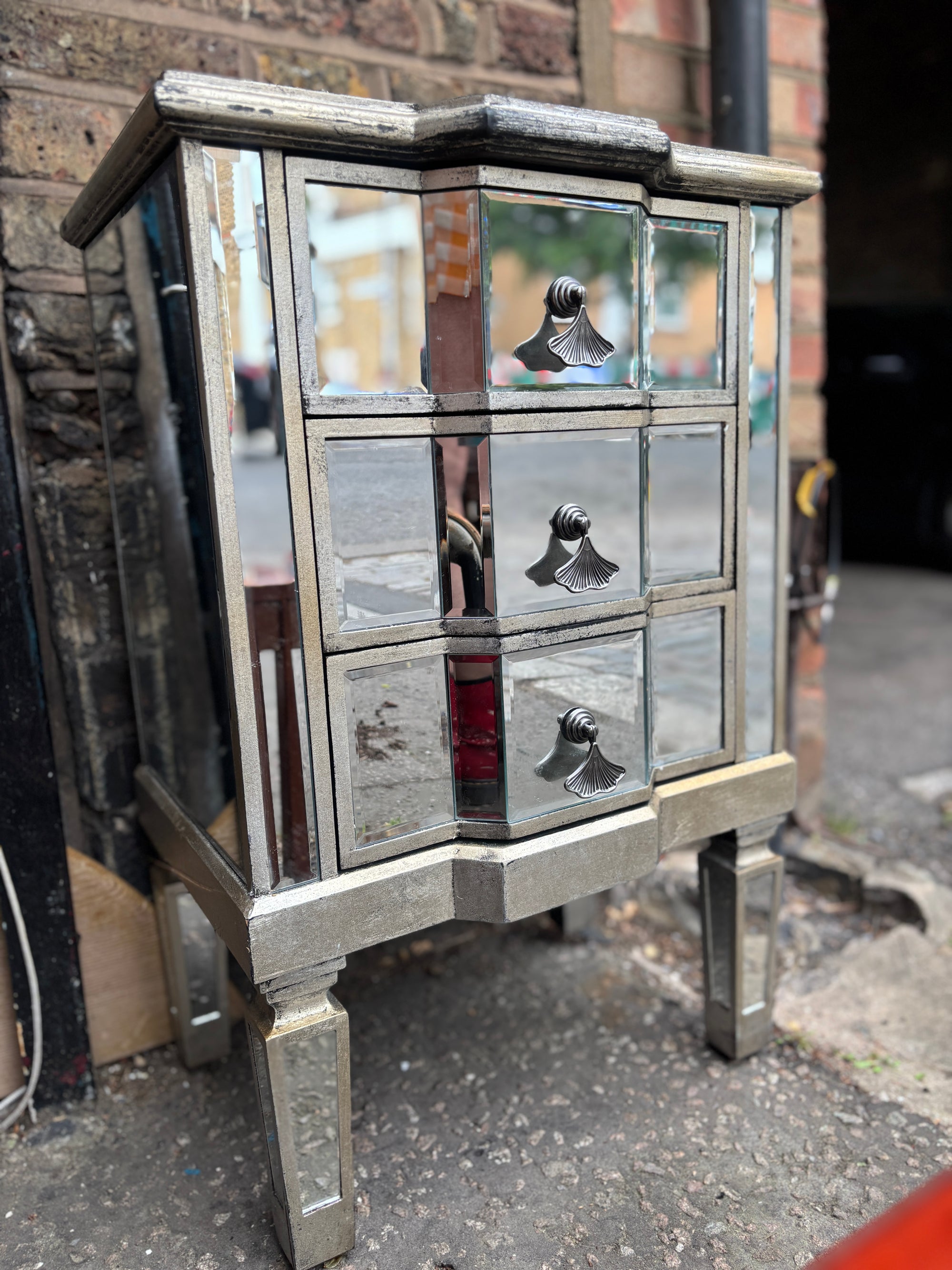 Vintage mirrored Hollywood Refency style set of drawers