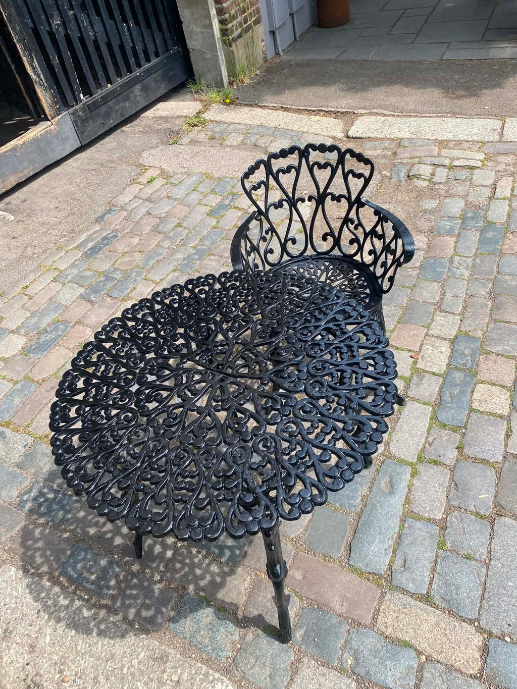 Victorian cast iron table & 4 chairs