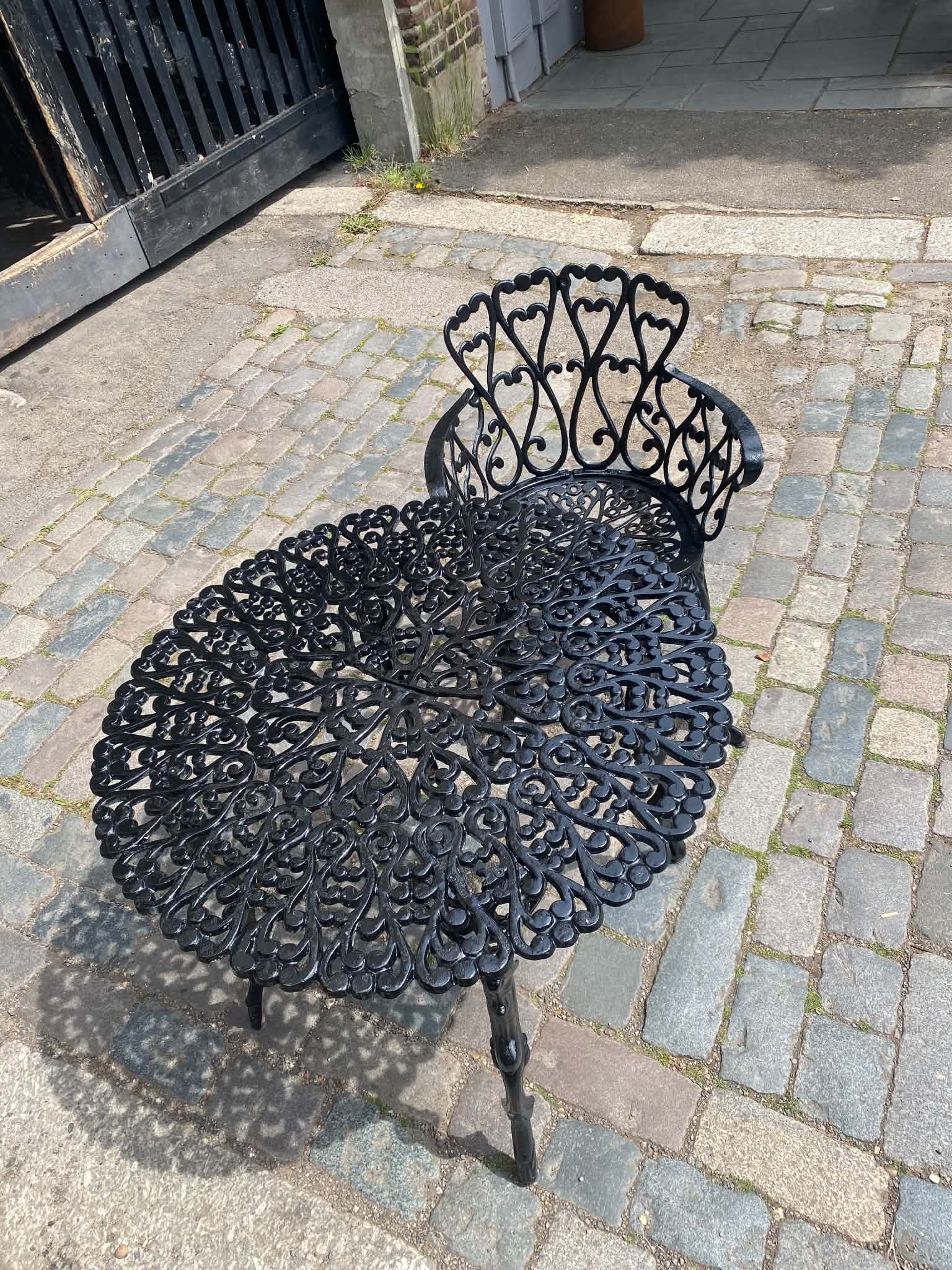 Victorian cast iron table & 4 chairs