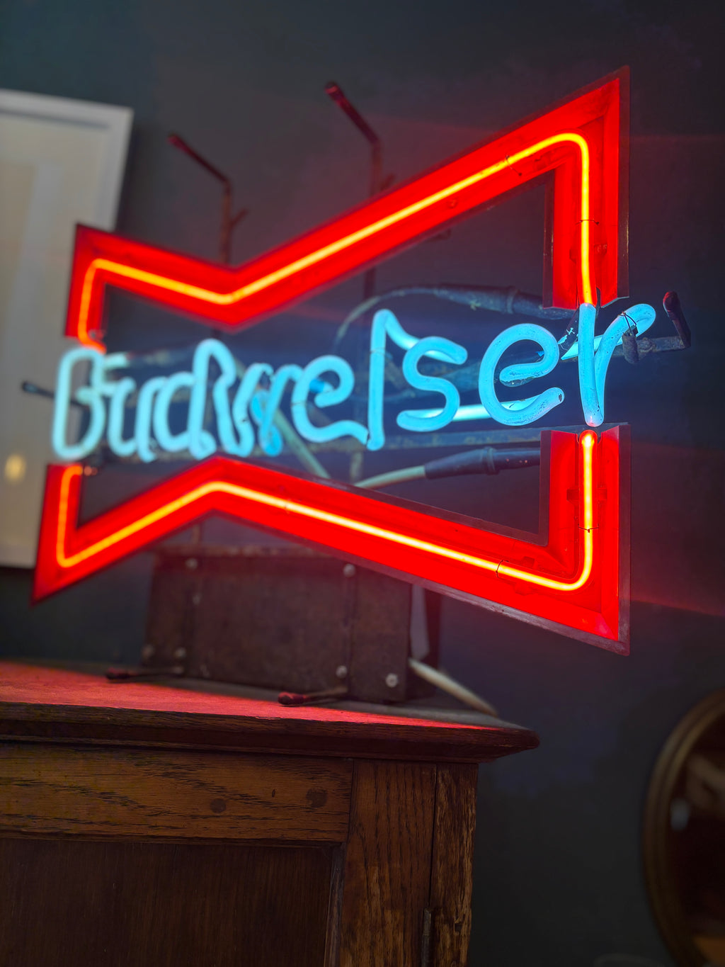 Vintage 1980s neon Budweiser sign