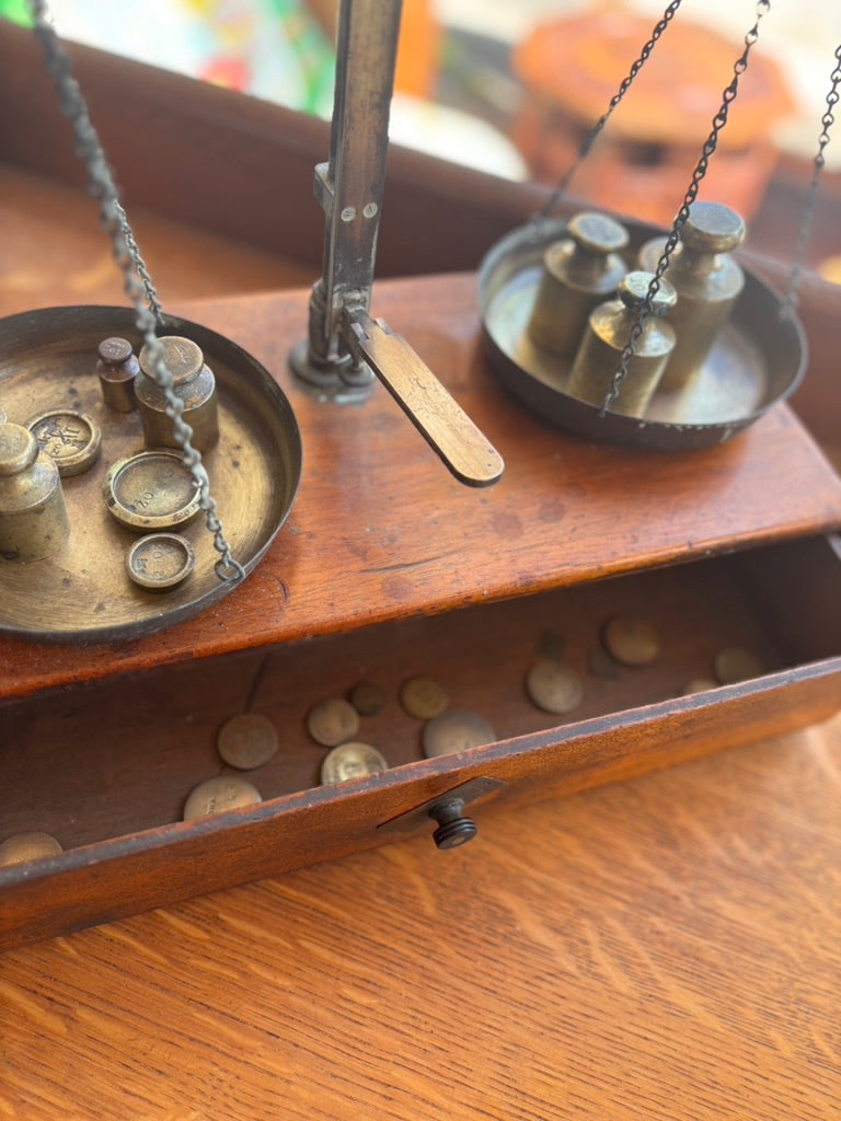 Vintage HM Stanley bankers/buillion traders scales
