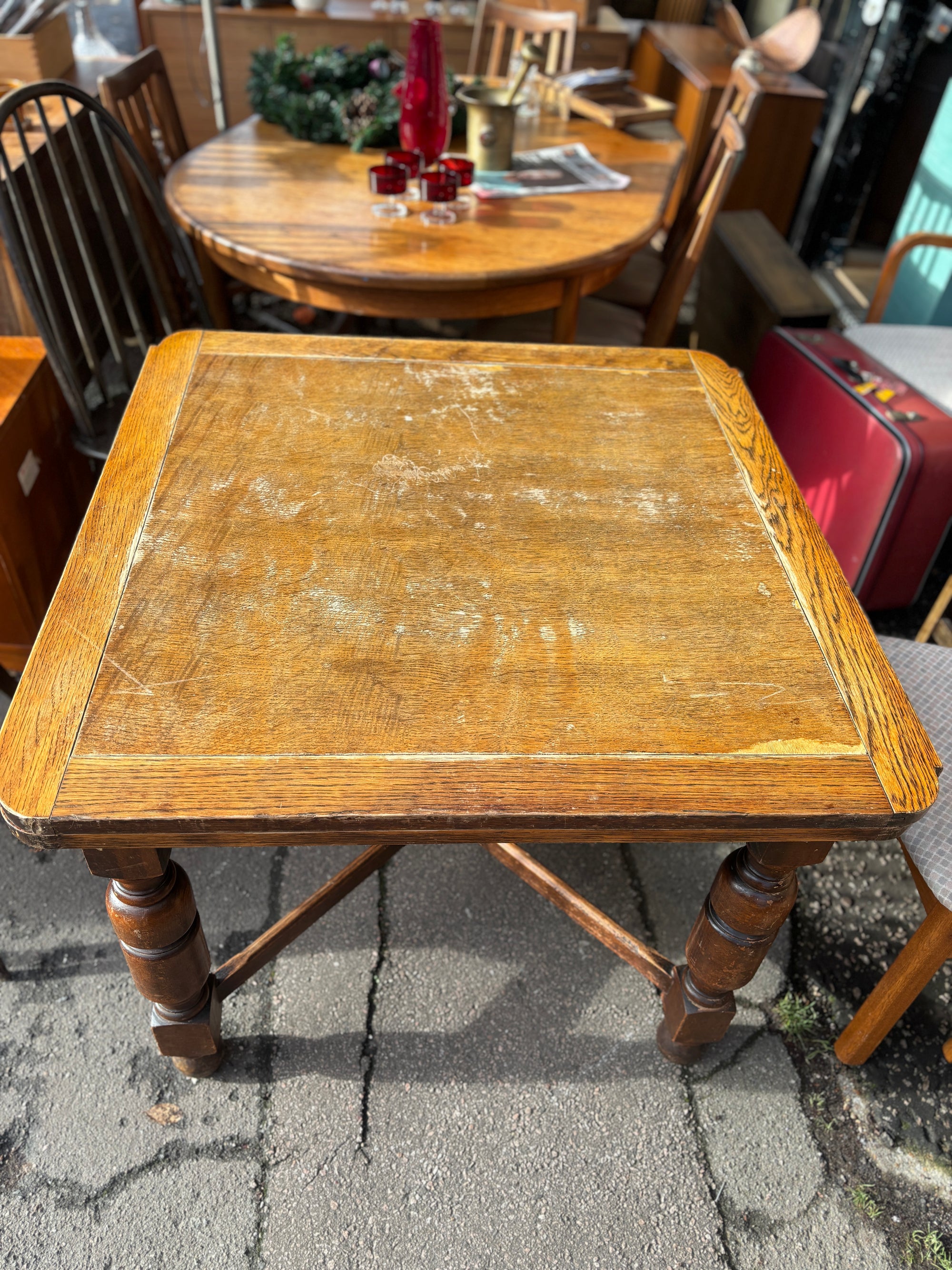 Antique oak draw leaf table