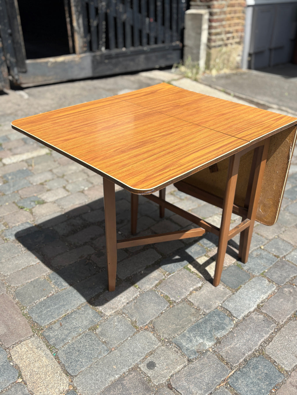 Vintage 1960s Formica dropleaf table