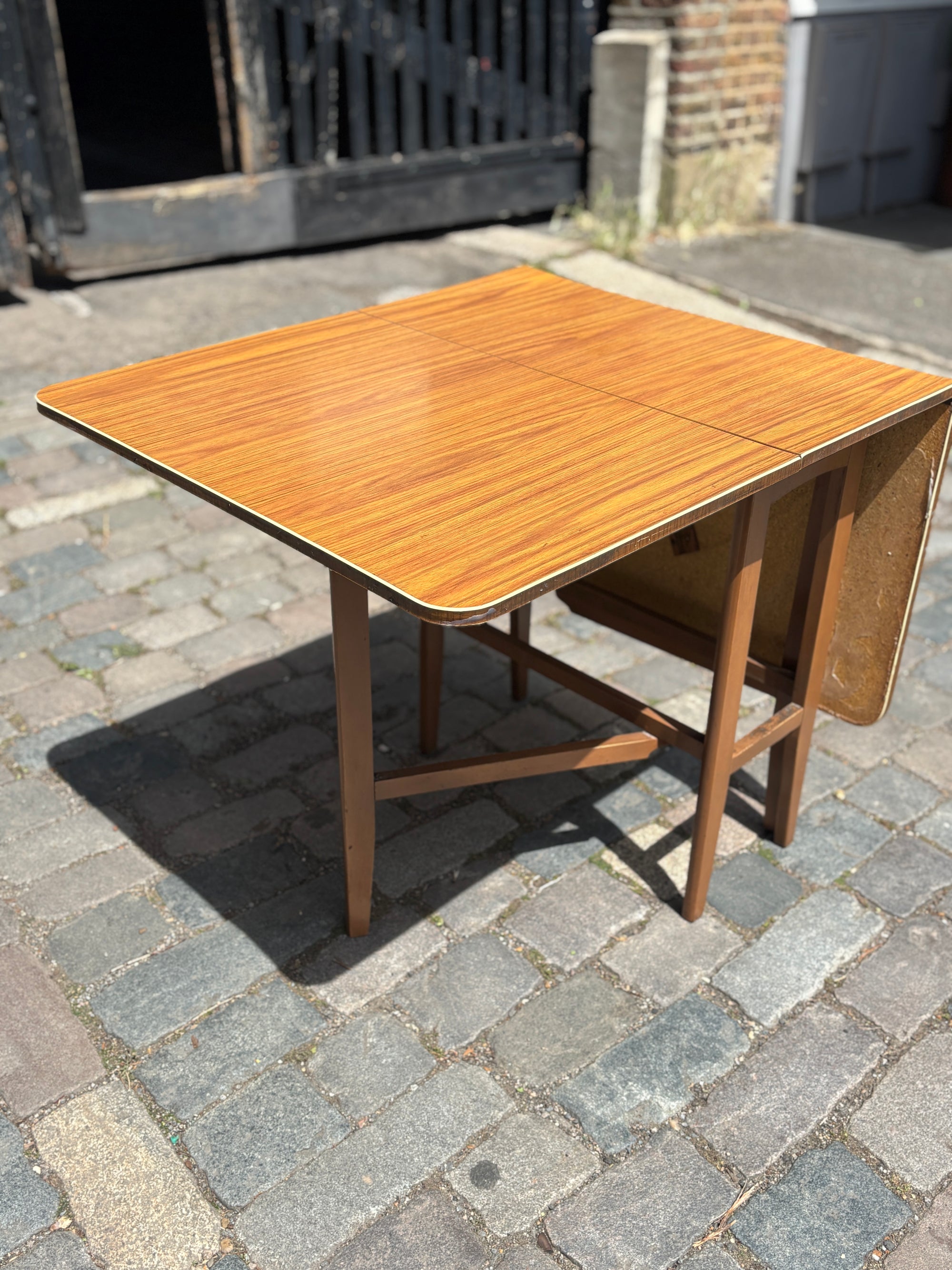 Vintage 1960s Formica dropleaf table