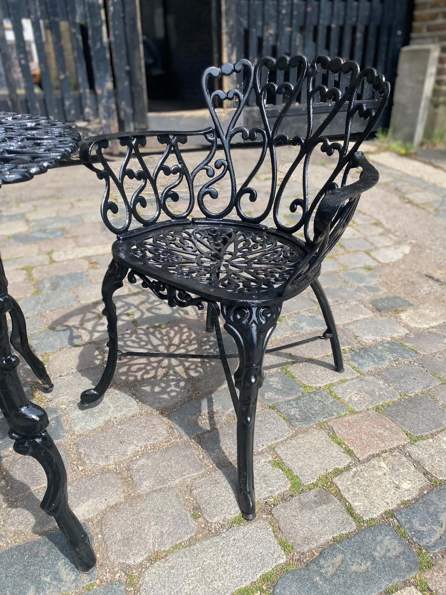 Victorian cast iron table & 4 chairs