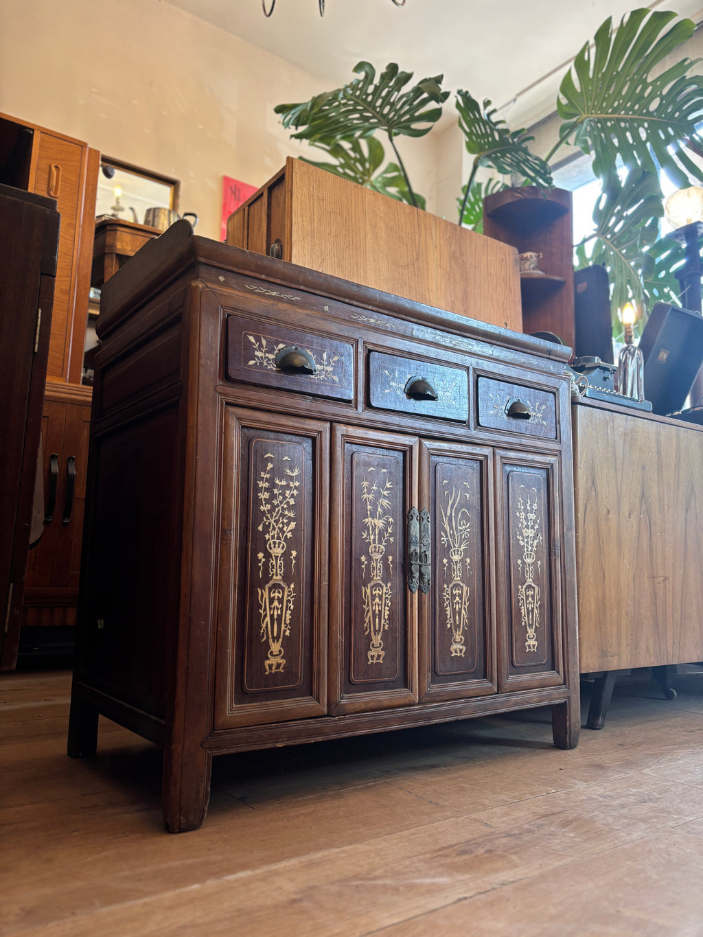 Antique Jiangsu rosewood cabinet
