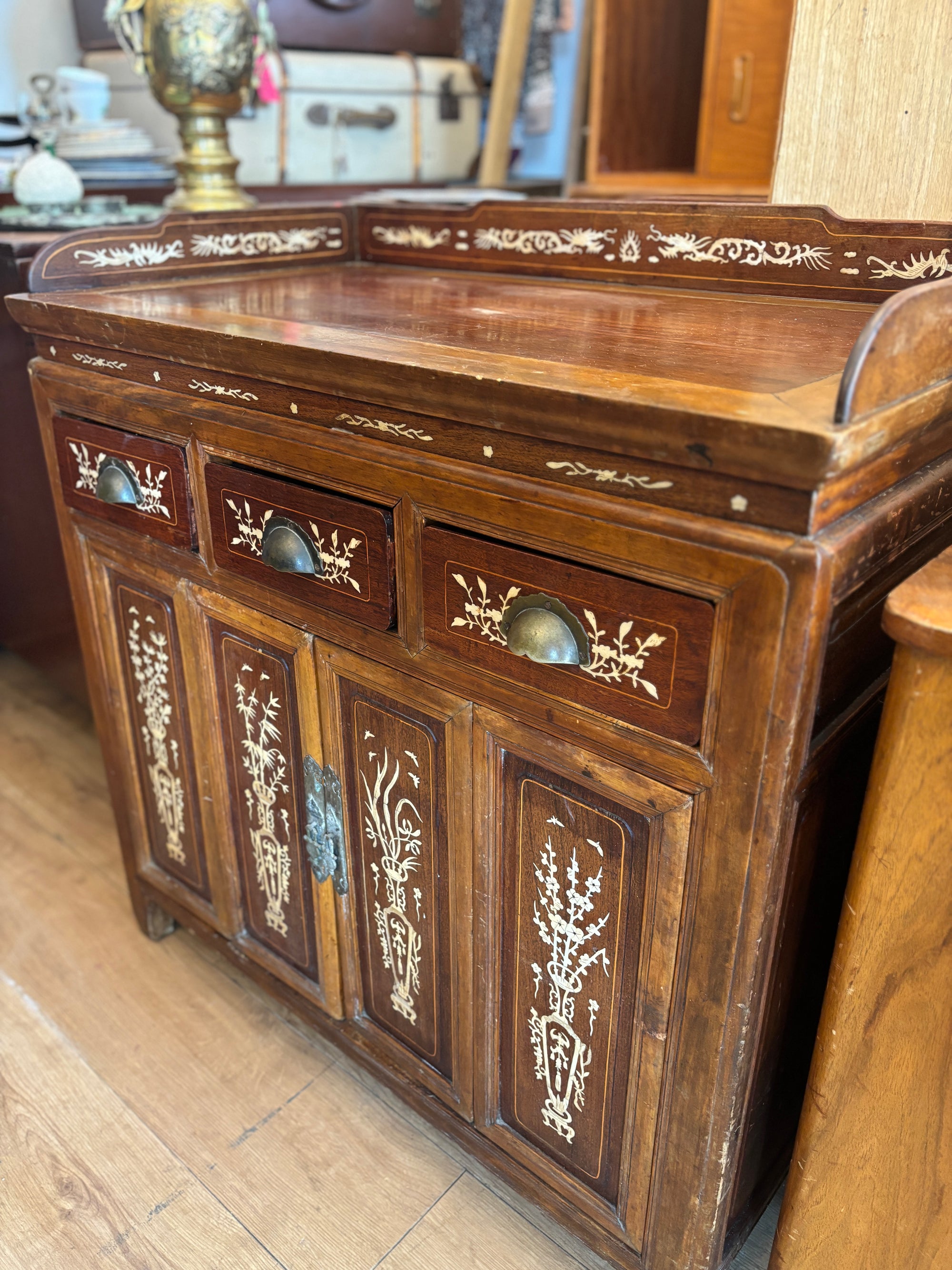 Antique Jiangsu rosewood cabinet