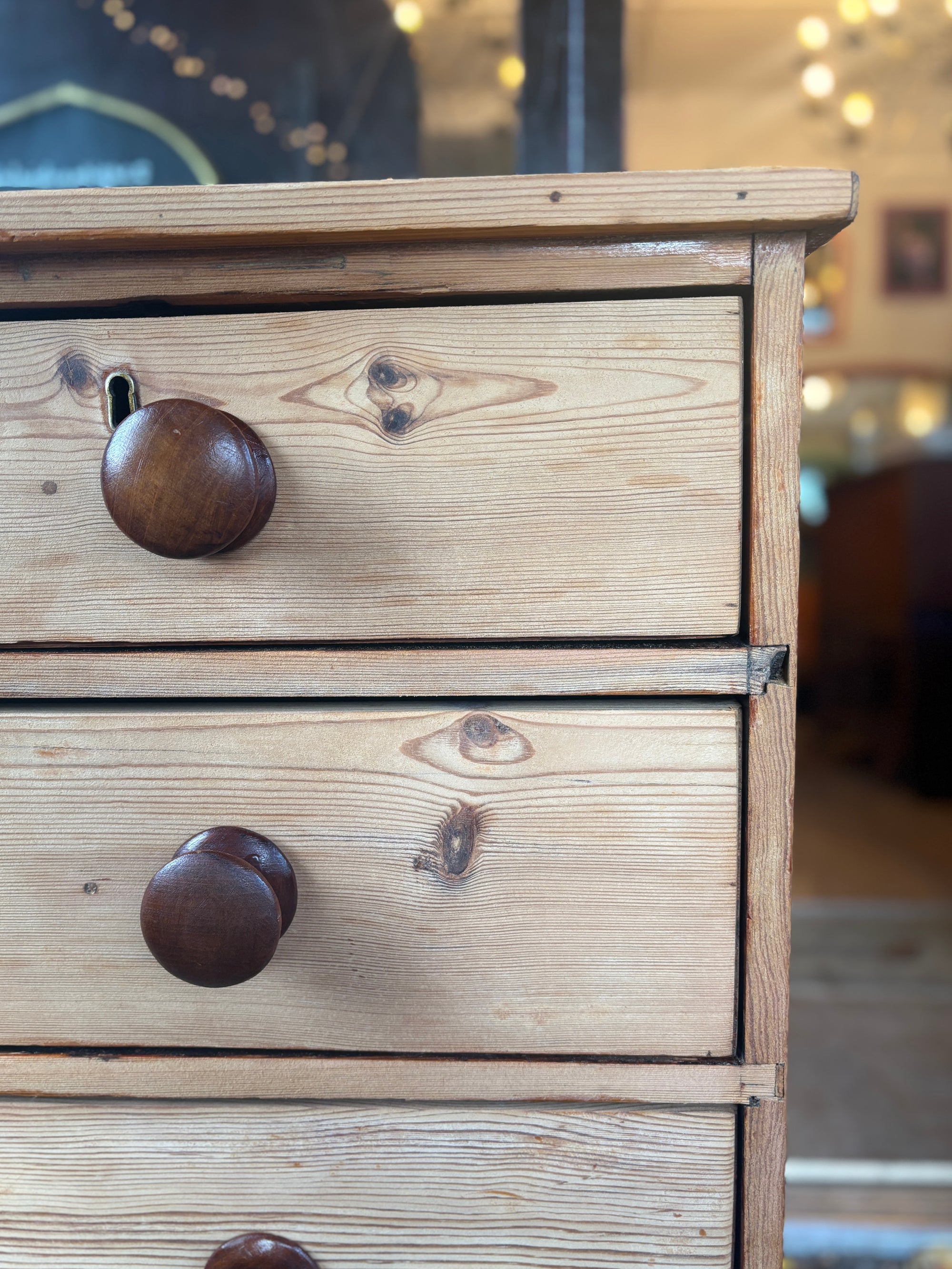 Victorian pine set of drawers