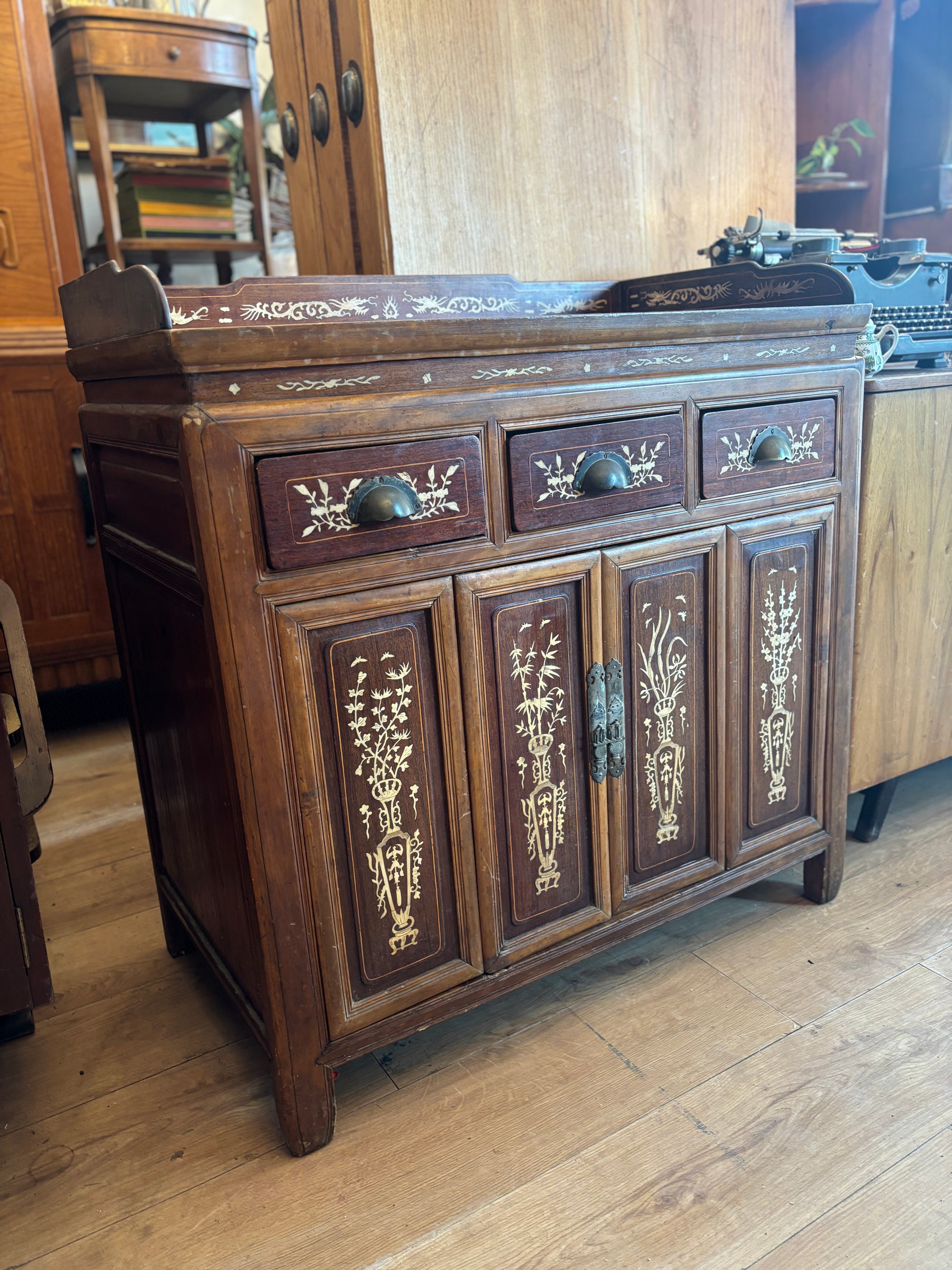 Antique Jiangsu rosewood cabinet