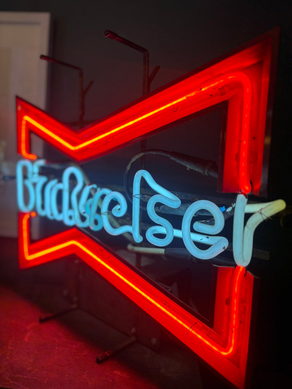 Vintage 1980s neon Budweiser sign