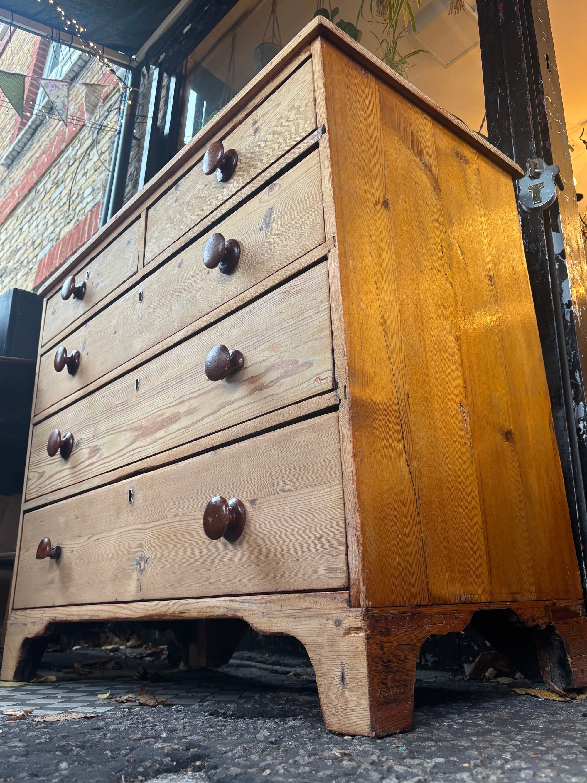 Victorian pine set of drawers