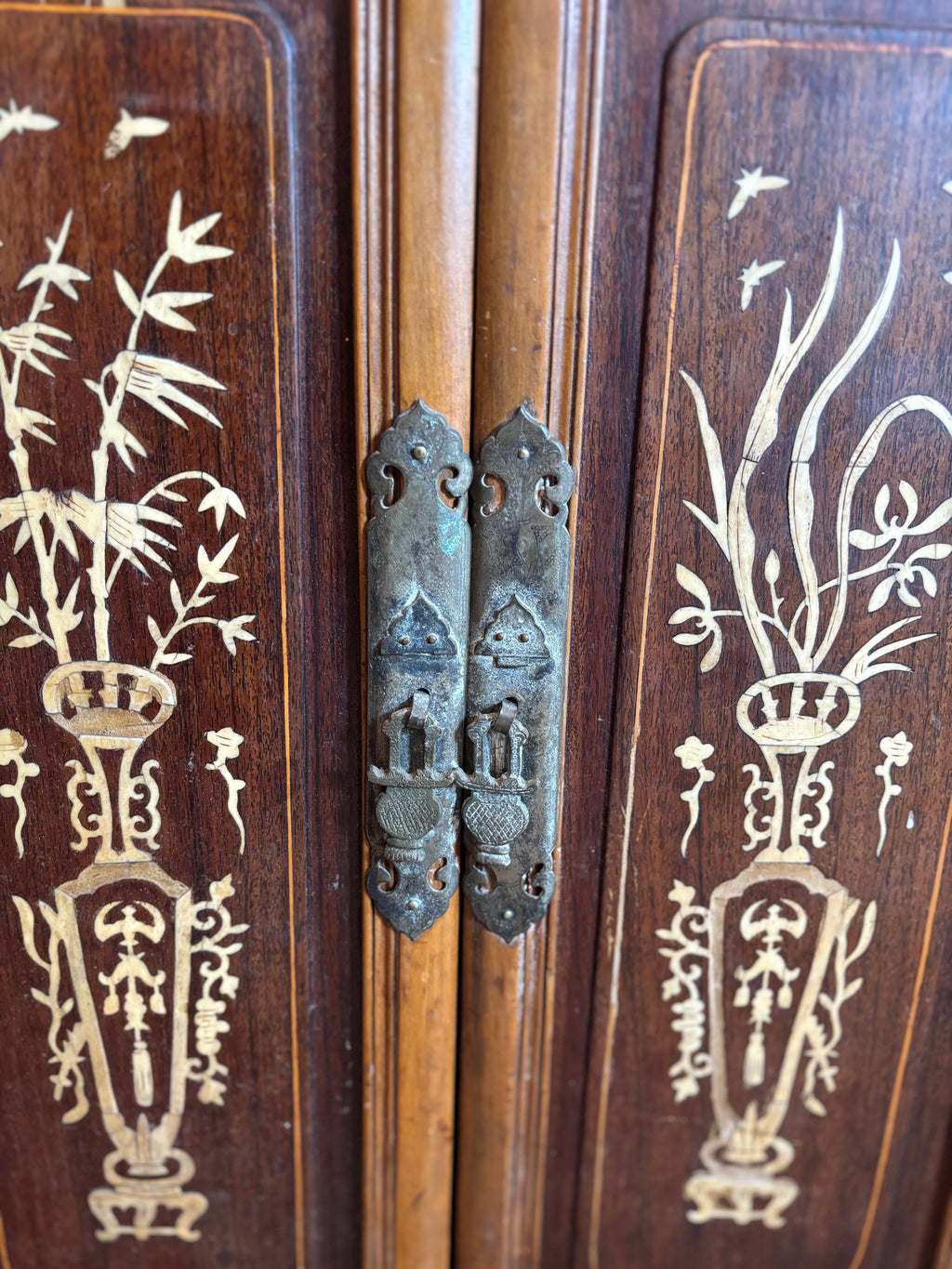 Antique Jiangsu rosewood cabinet