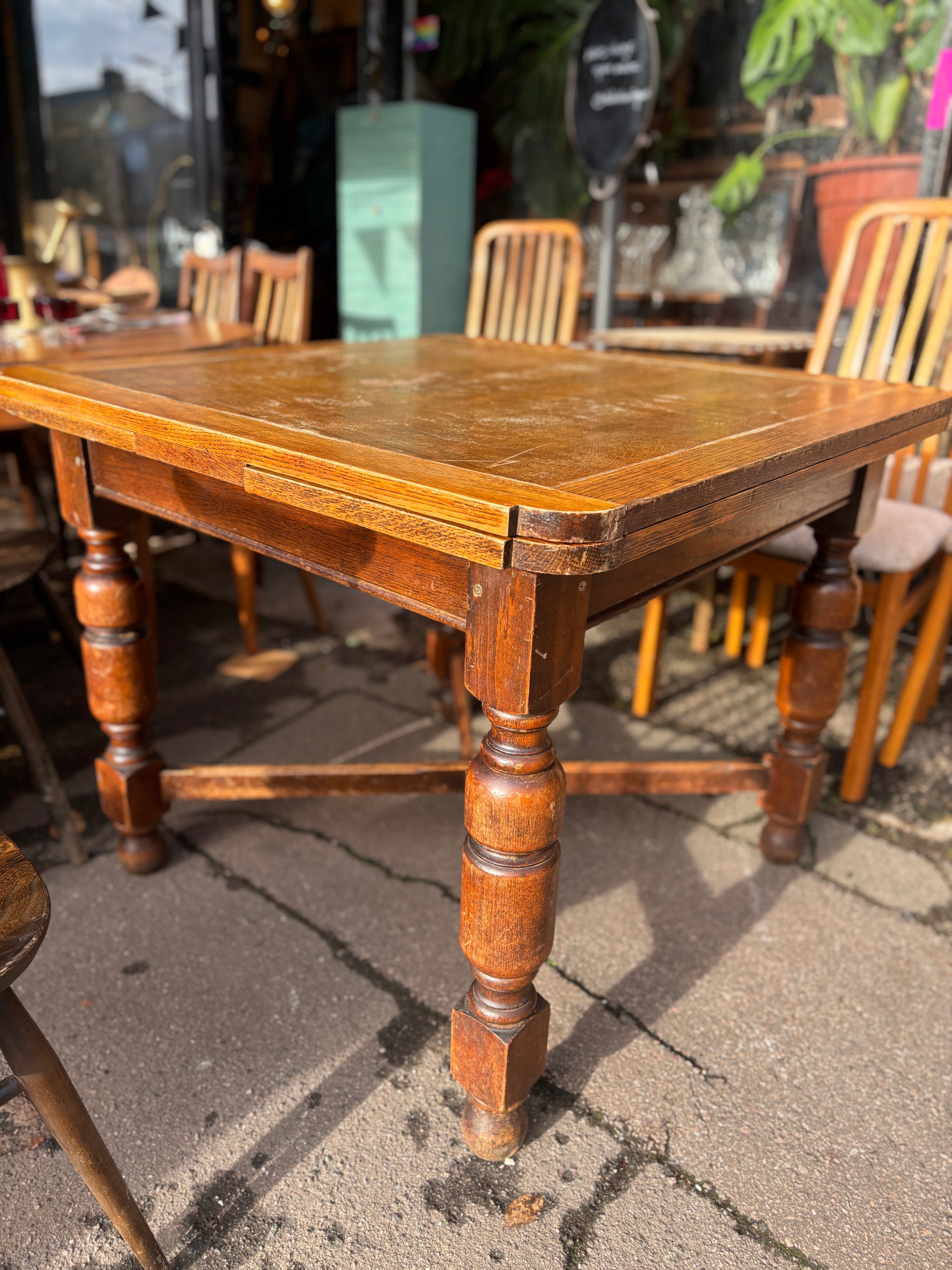 Antique oak draw leaf table