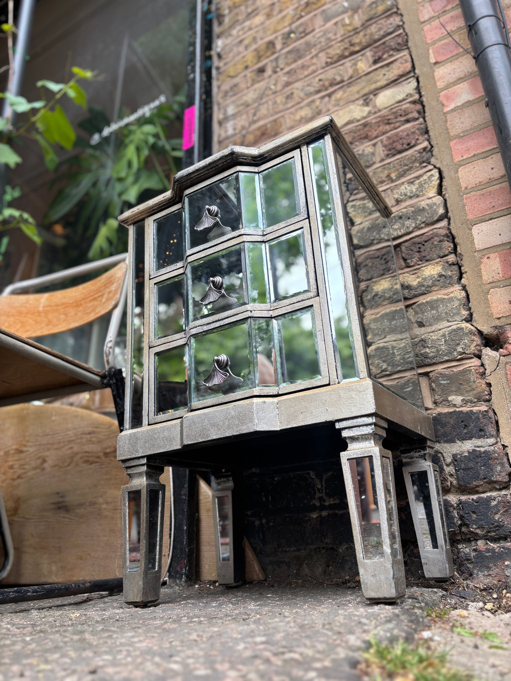Vintage mirrored Hollywood Refency style set of drawers