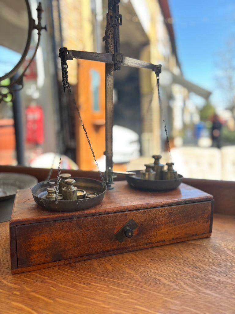 Vintage HM Stanley bankers/buillion traders scales