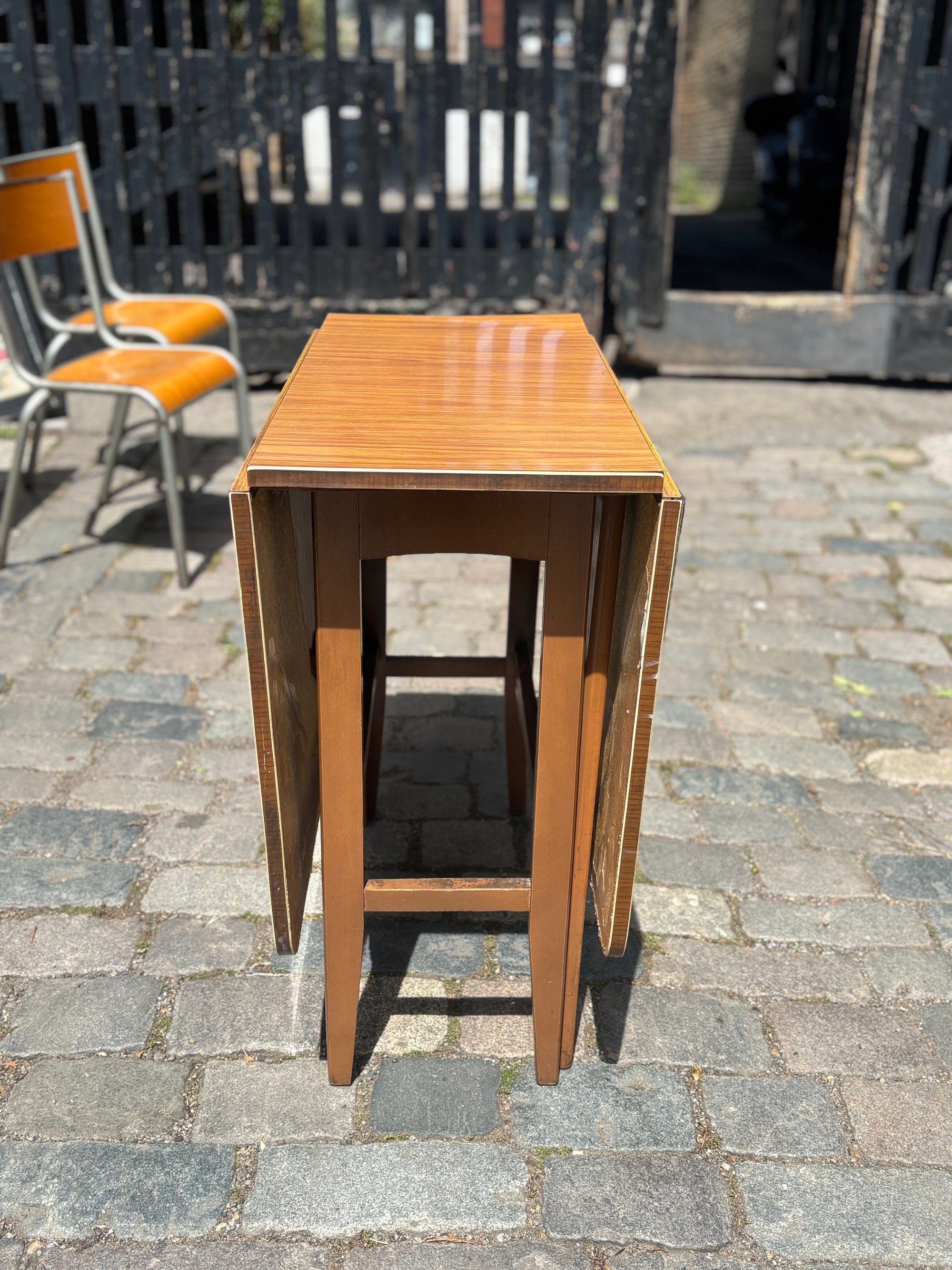 Vintage 1960s Formica dropleaf table